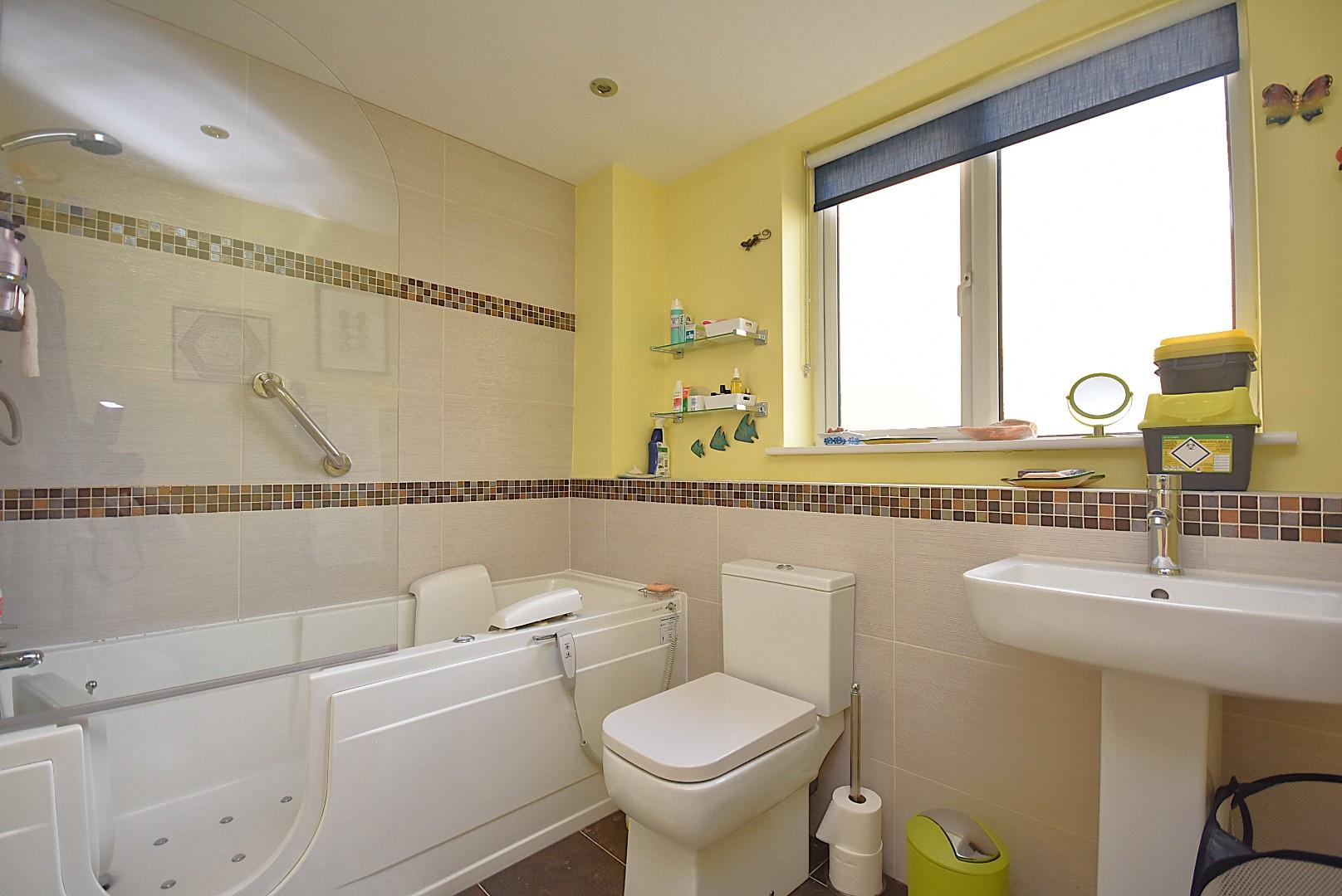 96 Adventurers Quay, Cardiff, CF10 4NQ